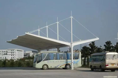 大巴车停车棚